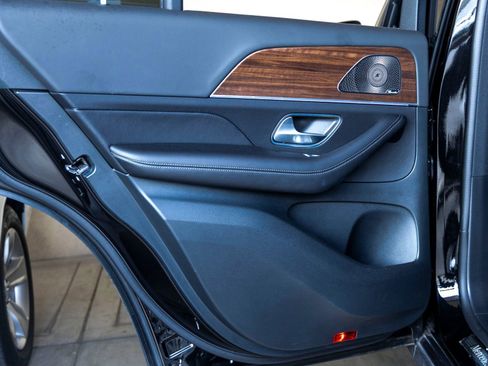 Used 2025 Mercedes-Benz GLE 350 4MATIC image 19