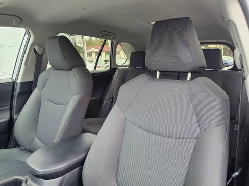 Certified 2025 Toyota RAV4 LE image 24