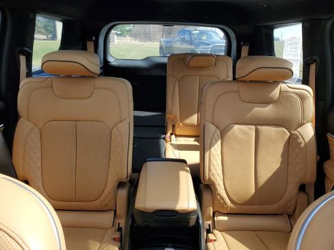 Used 2024 Jeep Grand Cherokee L Summit image 13