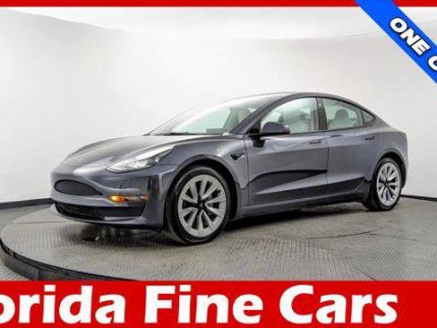 Used 2022 Tesla Model 3 Standard Range image 1