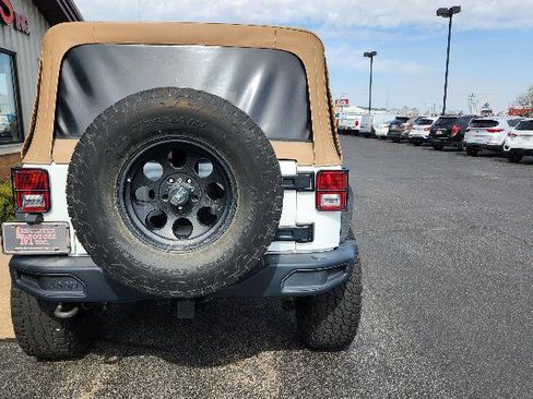 Used 2018 Jeep Wrangler Unlimited Sport image 9