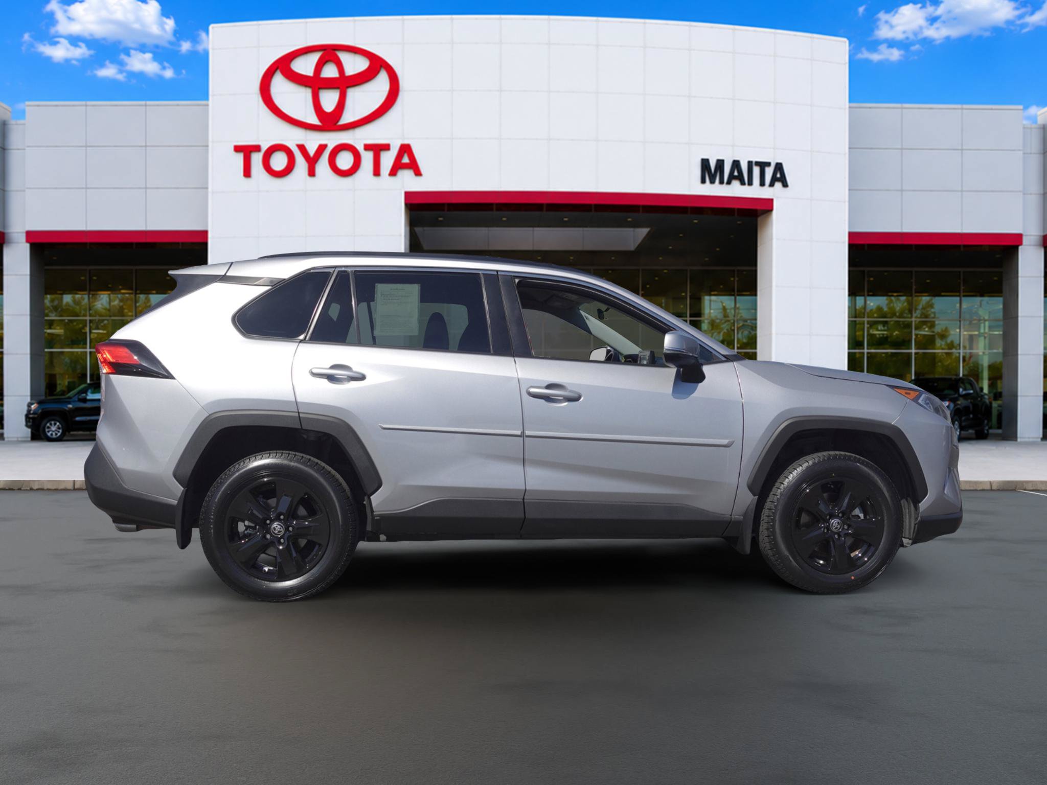 Used 2021 Toyota RAV4 XLE w/ XLE Grade Weather Package FWD image 2