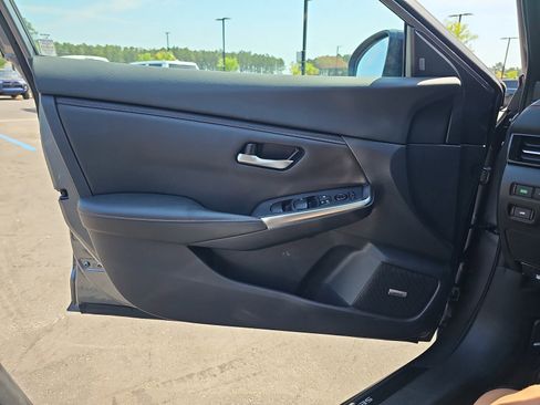 Used 2022 Nissan Sentra SR w/ SR Premium Package image 27