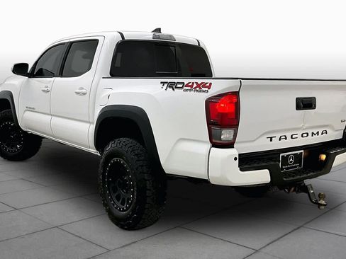 Used 2018 Toyota Tacoma TRD Off-Road AWD/4WD image 11