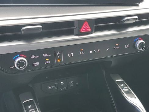 Used 2024 Kia Sorento S w/ Panoramic Sunroof Package image 26