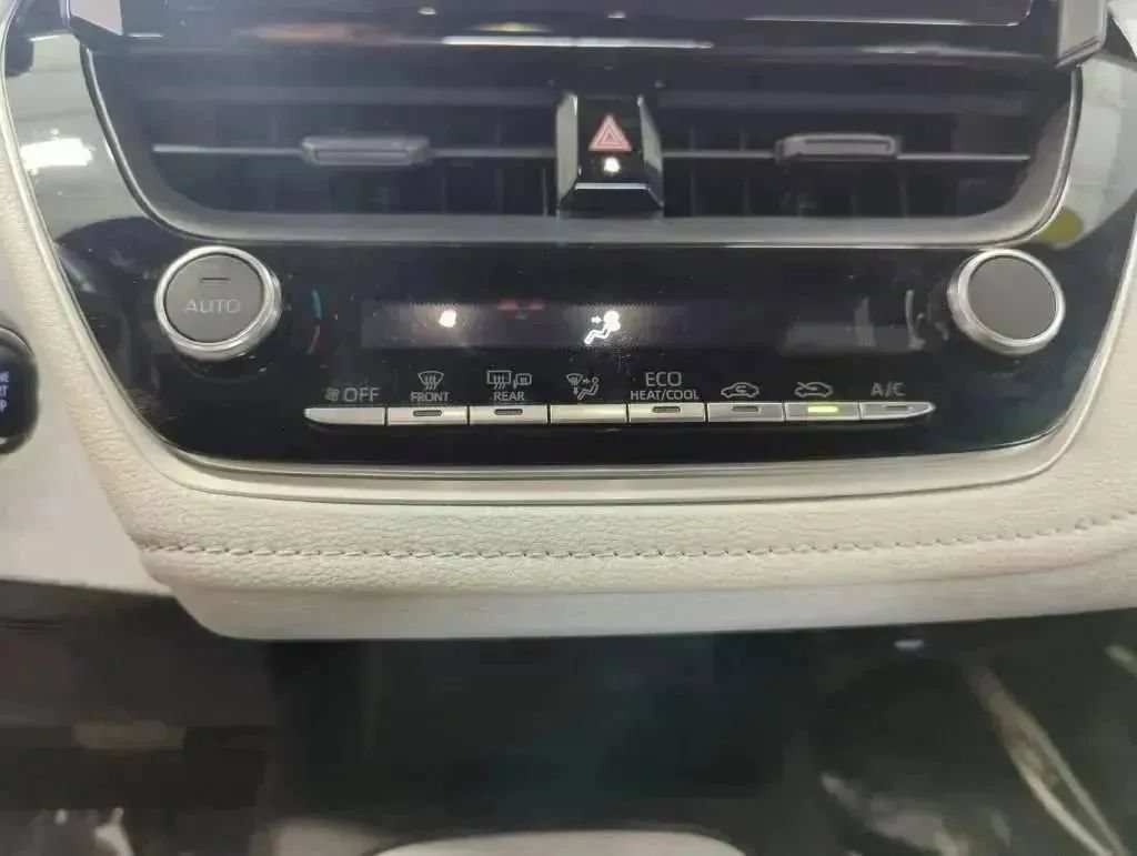 Used 2024 Toyota Corolla SE FWD image 68