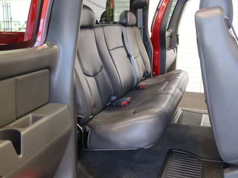 Used 2006 Chevrolet Silverado 2500 LT w/ Heavy-Duty Power Package image 18