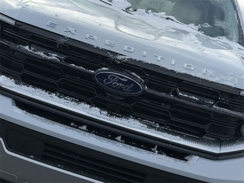 New 2026 Ford Expedition Platinum w/ Driver's Package image 3