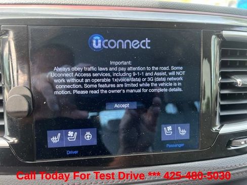 Used 2017 Chrysler Pacifica Limited w/ Tire & Wheel Group FWD image 28