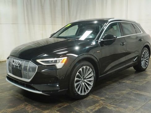 Used 2019 Audi e-tron Prestige w/ Prestige Package AWD/4WD image 2