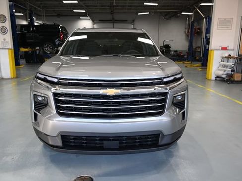 New 2026 Chevrolet Traverse LT w/ Sun and Wheel Package FWD image 2