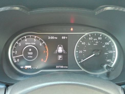 Used 2024 Nissan Versa SV image 33