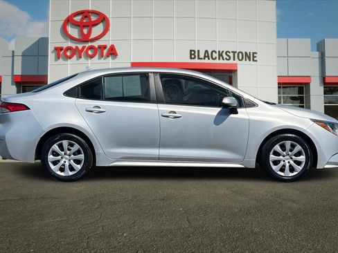 Used 2021 Toyota Corolla LE FWD image 2