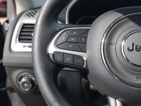 Used 2019 Jeep Compass Latitude w/ Cold Weather Group AWD/4WD image 18