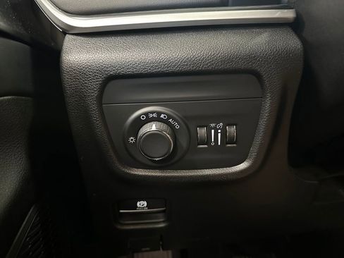 Certified 2023 Jeep Grand Cherokee L Laredo AWD/4WD image 19