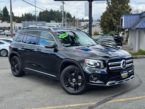 Used 2020 Mercedes-Benz GLB 250 4MATIC w/ Premium Package image 2
