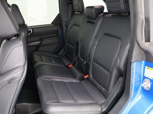 Used 2025 Ford Bronco Badlands image 11