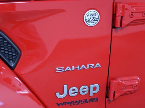 Used 2021 Jeep Wrangler Unlimited Sahara AWD/4WD image 16