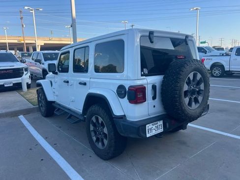 Used 2018 Jeep Wrangler Unlimited Sahara AWD/4WD image 3