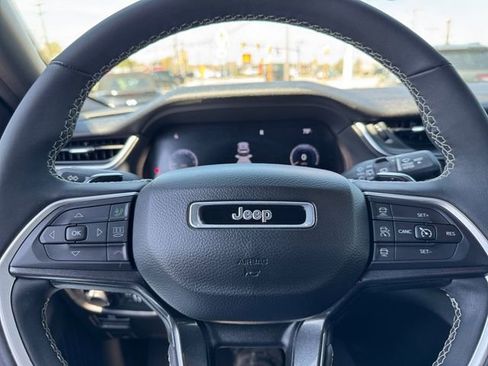 Used 2023 Jeep Grand Cherokee L Laredo AWD/4WD image 25