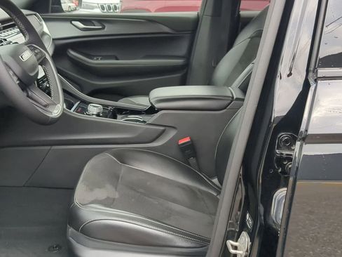 Certified 2023 Jeep Grand Cherokee Altitude image 16