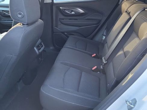 Used 2024 GMC Terrain SLE w/ Driver Convenience Package image 10