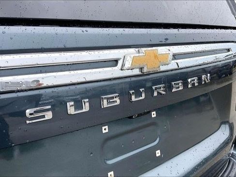 Used 2021 Chevrolet Suburban Premier w/ Premium Package RWD image 30