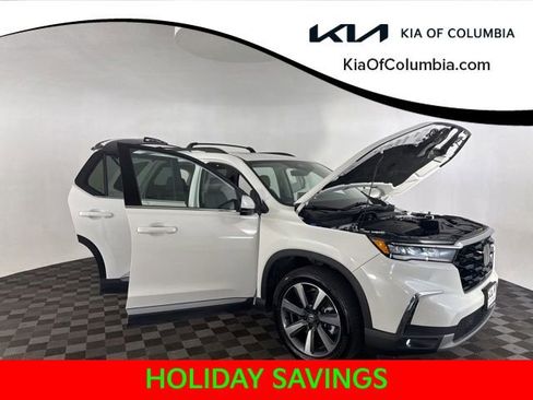 Used 2025 Honda Pilot Touring image 9