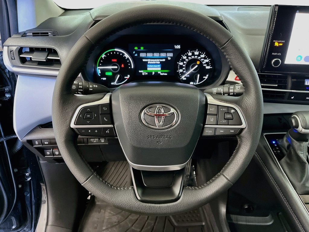 Used 2026 Toyota Sienna XLE FWD image 11