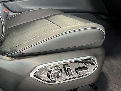 New 2025 Jeep Grand Cherokee Overland w/ Adv Protech Group III image 9