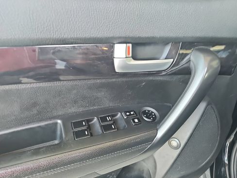 Used 2014 Kia Sorento LX FWD image 4