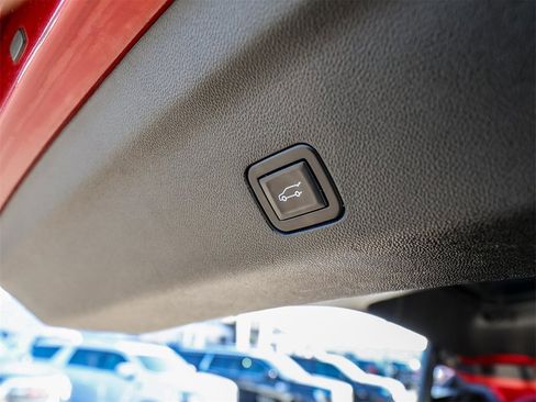 Used 2021 GMC Yukon SLT w/ SLT Premium Package image 15