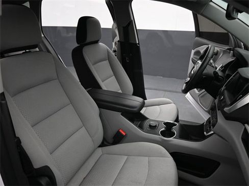 Used 2024 GMC Terrain SLE image 25