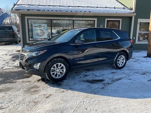 Used 2020 Chevrolet Equinox LT w/ Driver Convenience Package image 2