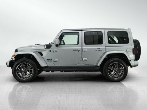 Used 2022 Jeep Wrangler Unlimited Sahara image 2
