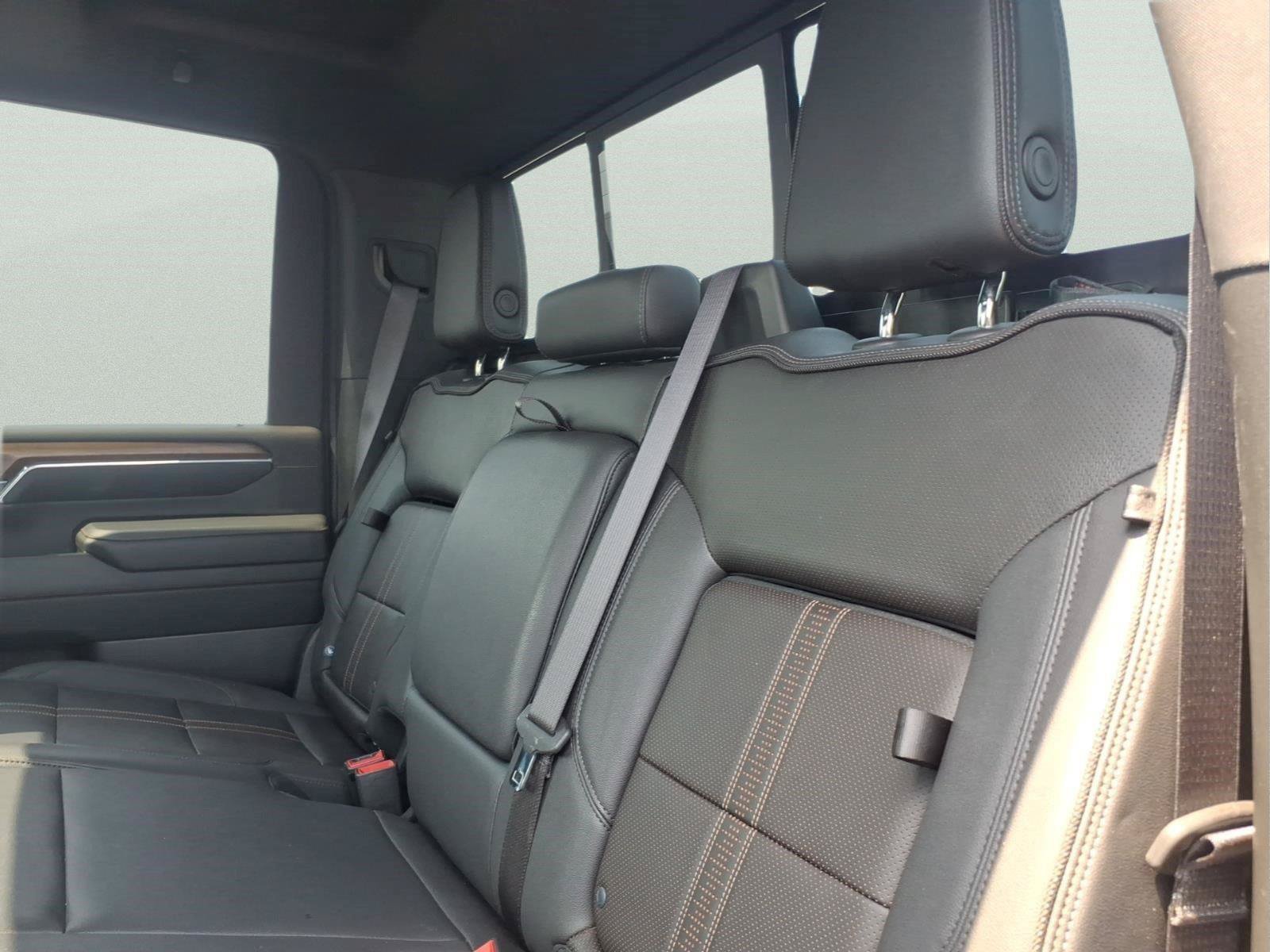 Used 2024 Chevrolet Silverado 2500 High Country w/ High Country Premium Package AWD/4WD image 14