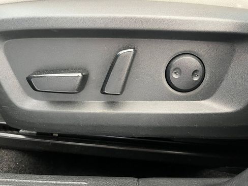 Used 2025 Nissan Rogue SV image 22