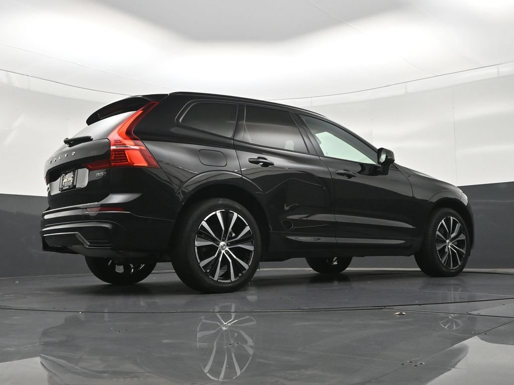 Certified 2024 Volvo XC60 B5 Plus w/ Protection Package Premier AWD/4WD image 29