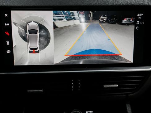 Used 2023 Porsche Cayenne w/ Premium Package image 17