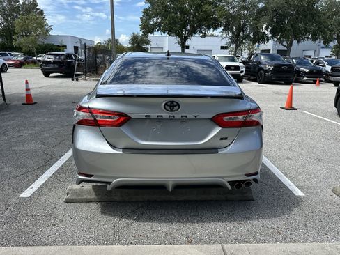 Used 2020 Toyota Camry SE FWD image 7