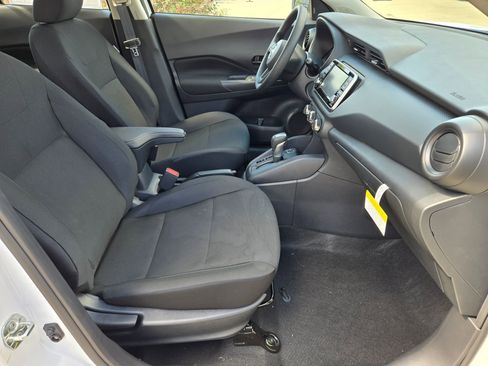New 2025 Nissan Kicks Play S image 19