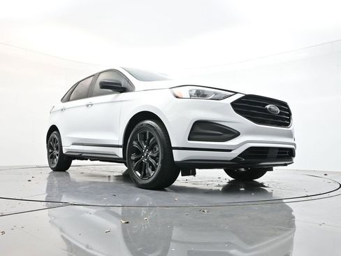 Used 2024 Ford Edge SE w/ Black Appearance Package image 24