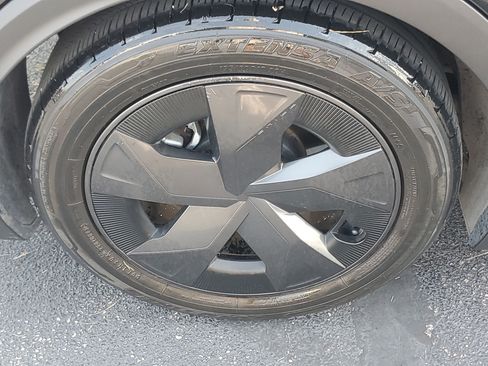Certified 2025 Toyota Prius LE FWD image 6
