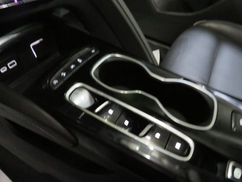 Used 2023 Buick Envision Essence image 13