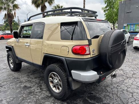Used 2011 Toyota FJ Cruiser 4WD w/ Upgrade Pkg image 7