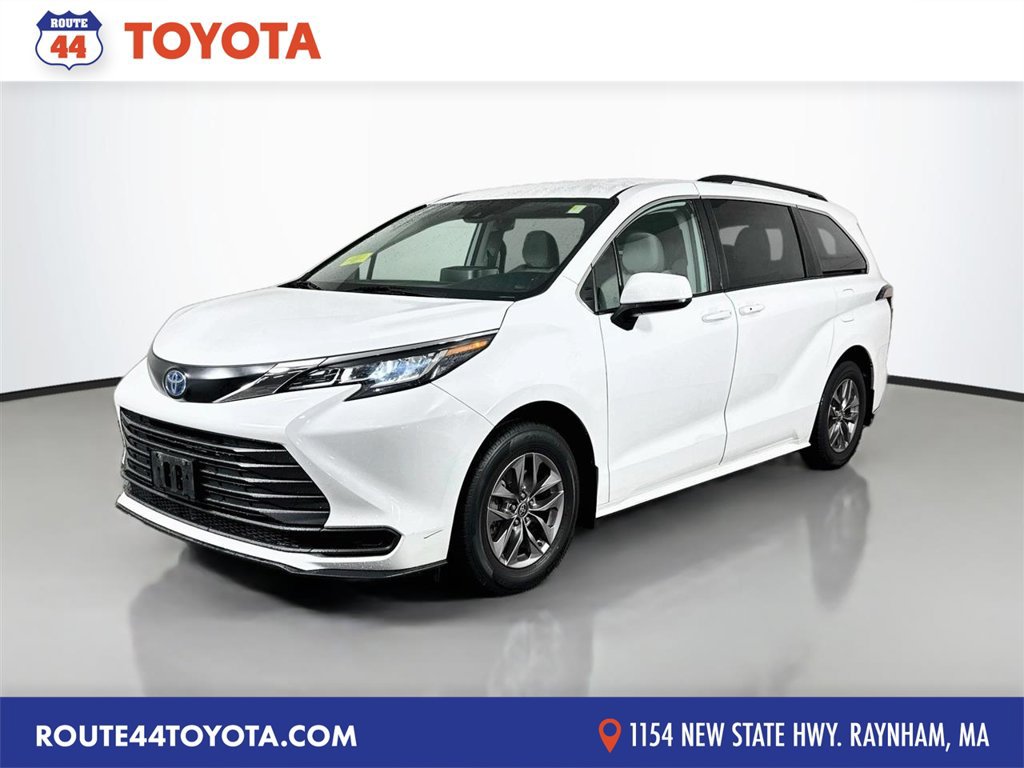 Used 2023 Toyota Sienna LE FWD image 1