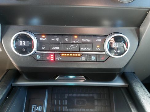 Used 2021 Ford Expedition XLT AWD/4WD image 23