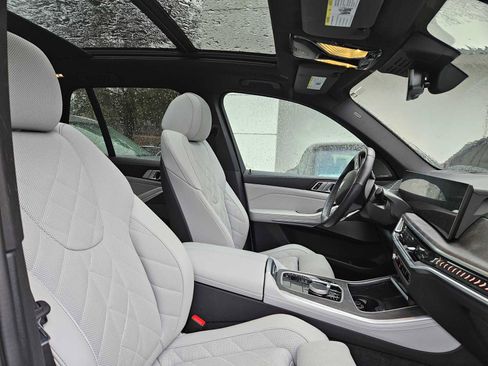 Used 2024 BMW X5 xDrive40i w/ Premium Package image 6