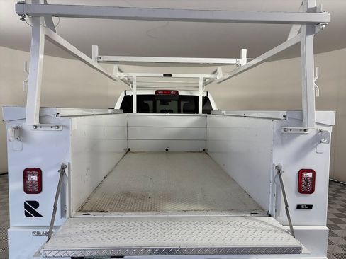 Used 2024 RAM 3500 Tradesman w/ Chrome Appearance Group AWD/4WD image 27