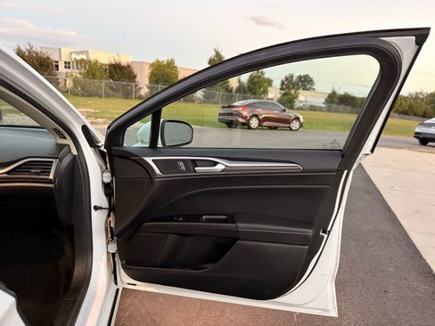 Used 2018 Ford Fusion SE w/ Equipment Group 602A image 20